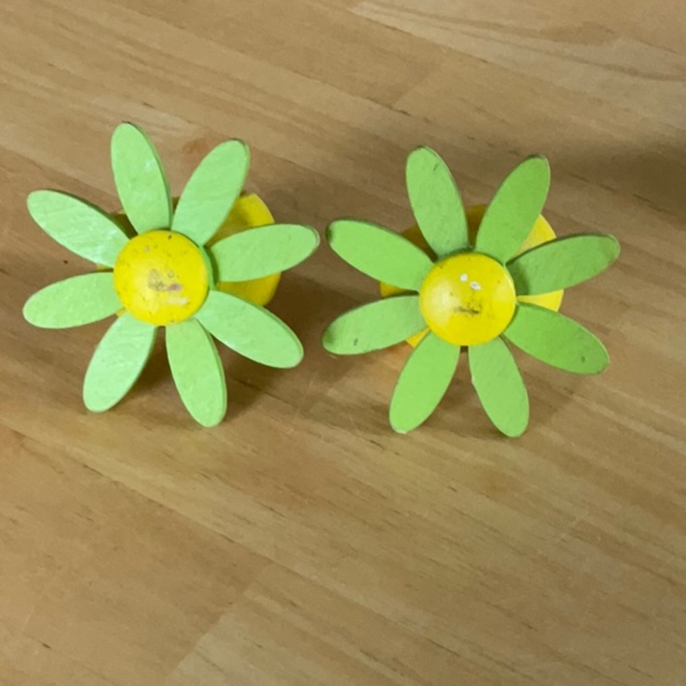 Green and Yellow Flower napkins rings